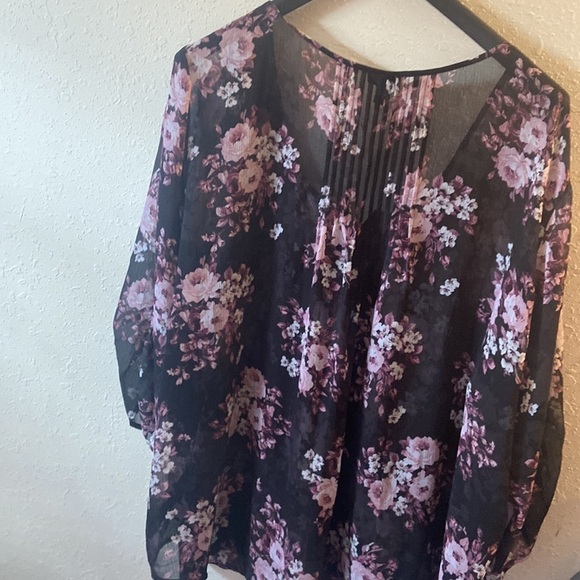 Women’s torrid, sheer top size 4 pink, and black H13 - Picture 5 of 5